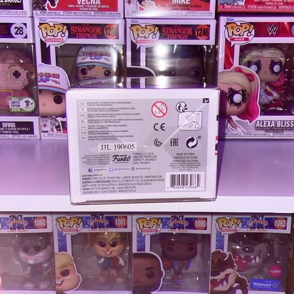 Funko pop!!! Target dog (flocked) get it now at a good price!!!! - Picture 5 of 6